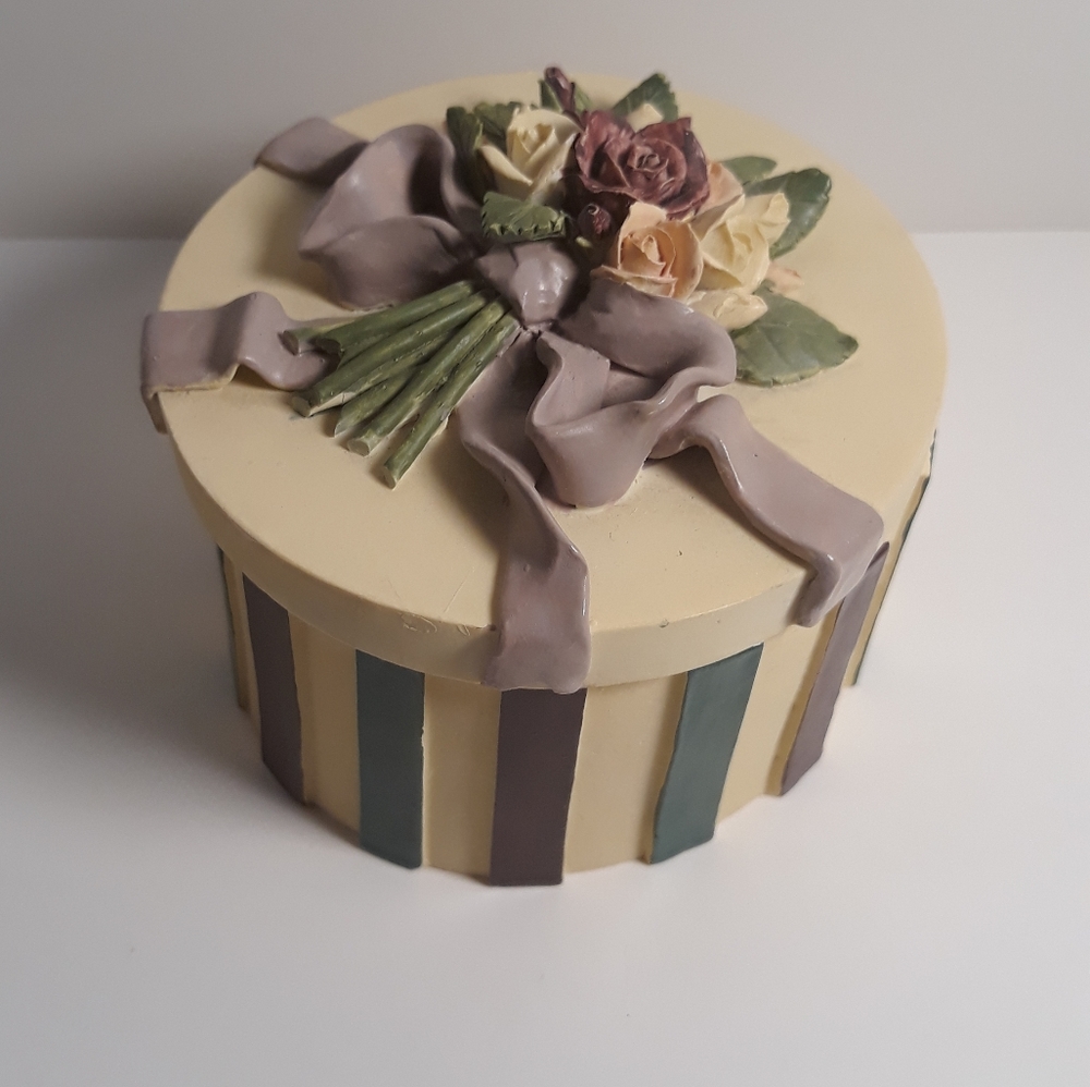 Vintage Dezine Ceramic Jewelry Box